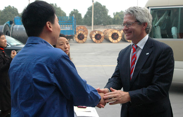 荷兰莱瓦顿市政府代表团一行来GA黄金甲考察