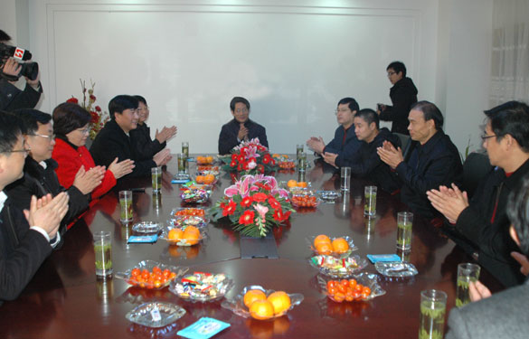 溧阳市委书记韩立明、市长盛建良一行来GA黄金甲集团走访慰问