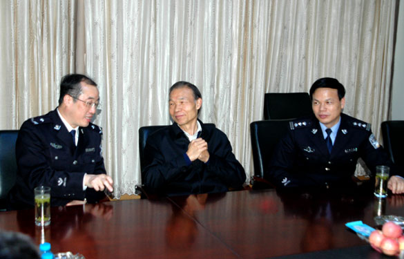 常州市公安局副局长宫文飞一行来GA黄金甲集团指导事情