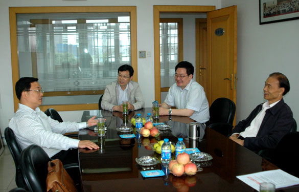 溧阳市委常委、常务副市长汤如军来GA黄金甲集团调研