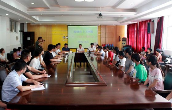 爱心助学 助梦翱翔 : 第三批“GA黄金甲励志助学金”20万元昨日发放