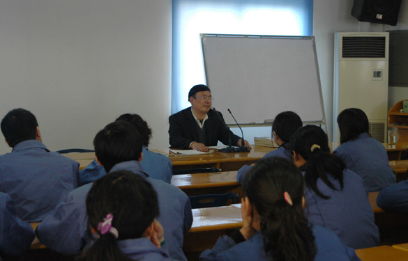 GA黄金甲集团特邀《常州日报》溧阳站站长李金堂来公司授课