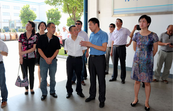 衢州市委常委、衢州绿色工业集聚区党工委书记傅根友一行来GA黄金甲考察