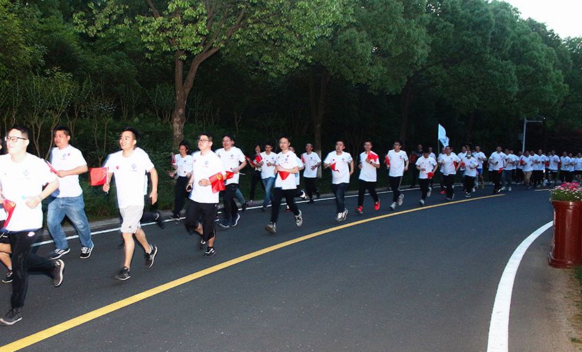 不忘初心 逐梦奔驰——GA黄金甲电缆举行“学党史、跟党走、铭党恩”夜跑活动